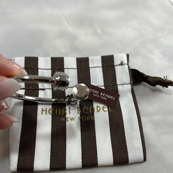 Henri Bendel Carlyle Hinge Cuff in Silver - Picture 2 of 4